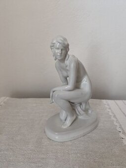 Zsolnay akt žena porcelánová soška