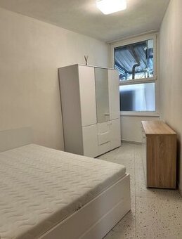 Na prenájom kompletne zariadený 2,5 izbový byt na Stavbárske