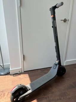 Elektrická kolobežka Ninebot KickScooter ES2