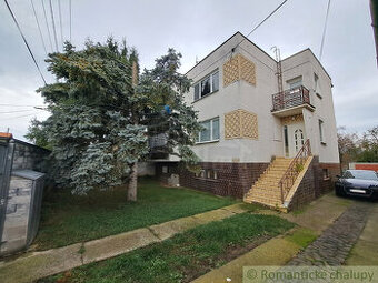 Poschodový dvojgeneračný dom so suterénom a veľkou záhrado - 1