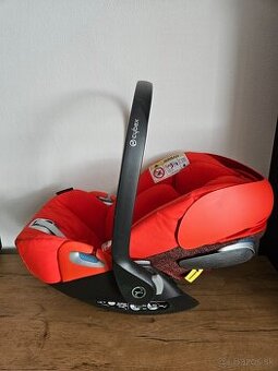 Cybex Cloud vajicko cervene