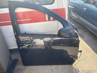 Predam pravé predné a zadné dvere na Daciu Duster 2012