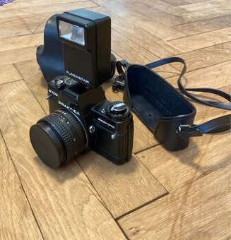 Analógový fotoaparát PRAKTICA B100 + 50mm f/1.8 + blesk