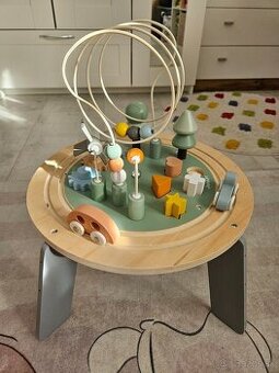 Drevený hrací stolík