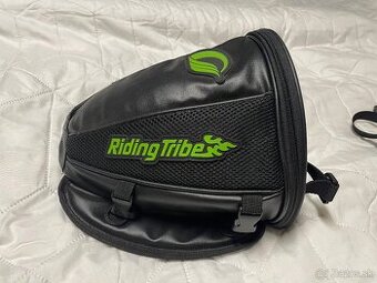 Batoh, kapsicka na motorku