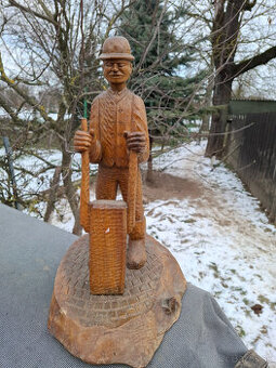 Predám starú drevorezbu ubíjanie mačacích hláv 35 €