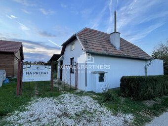 Chatka so záhradou a vinicou - Vráble v časti Horný Dúšnik