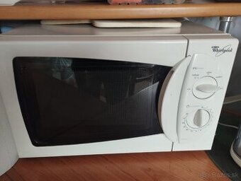 Mikrovlnka 20€ a kopirka 20€