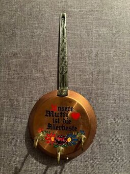 Nastenna kovová ozdoba