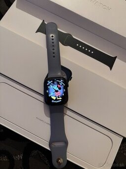 Apple Watch Series 8 45mm – plne funkčné, poškriabaný disple