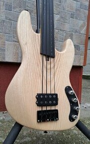 Lovalet Fretless Bass