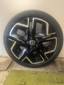 Bridgestone 225/40 R18
