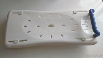 Kúpeľňová lavička s držadlom – Mobilex, model 302031