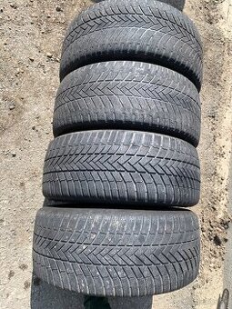 Celoročné pneumatiky 255/40r20