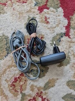 Nabíjačka a USB kábel pre Sony Ericsson D750