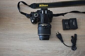 Nikon D5000 + DX 18–55mm VR – málo používaný foto set