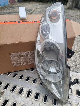 Pravý přední světlomet Renault Master 3