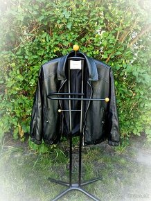 Kožená bunda čierna značky BERSHKA, veľkosť L