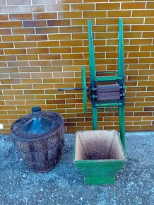 Mlyncek na hrozno,300L kaďu,2 x 50L flase s kosom