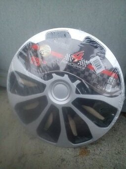 dve zabalené puklice 15" zn. 4 racing