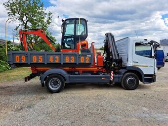 Nákladná autodoprava sklápač kontajner s hydraulickou rukou