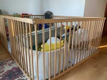 Detska drevená ohrádka