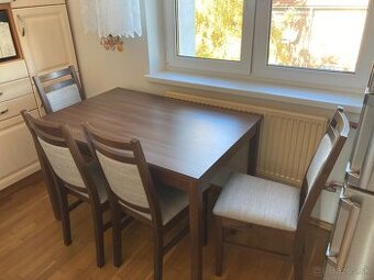 Jedálenský stôl a stoličky pre 4 osoby