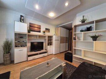 Na prenájom zariadená garsónka, balkón, Štefánikova, Senica - 1