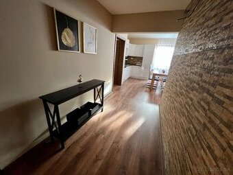 Veľký 2 izbový byt s garážou na prenájom