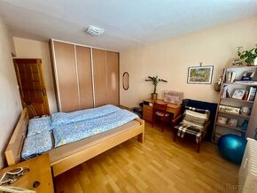 2 izbový veľkometrážny byt v Priekope, 2 balkóny - 1