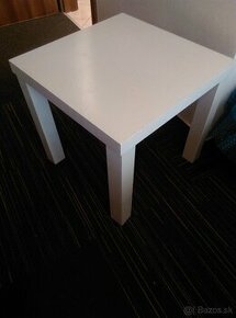 Biely stolik