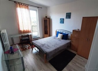 Prenajmem 1-izb. byt s balkónom v centre Nitry