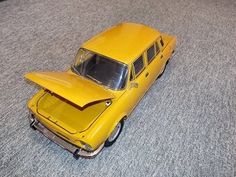 Model (poskladaný) Škoda 100 (DeAgostini 1:8)