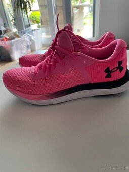 Dámske topánky UNDER ARMOUR