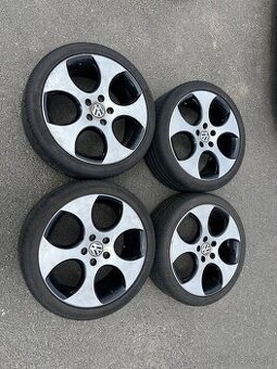 VW GTI Detroit R18 225/40