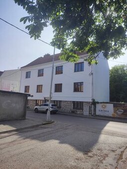 6 bytovka s veľkým pozemkom v centre mesta NZ - 1