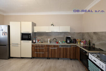Ponúkame na predaj rekonštr. 3+1izb RD zast.157m2 na spoločn