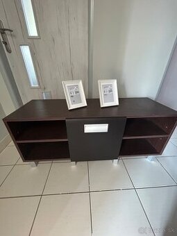 Stolík pod tv