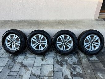 KIA Sportage 215/70 R16