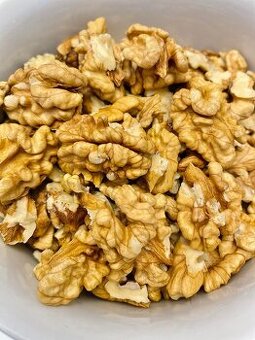 Predám vlašské orechy.