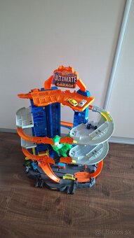 Hot wheels dráha garáž dinosaurus T-rex ultimate