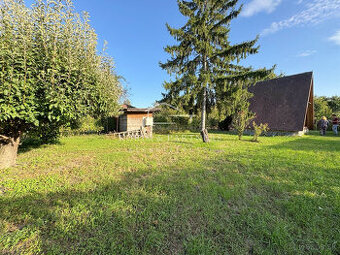 Obrovská záhrada s murovanou chatkou, Nová Stráž, Komárno