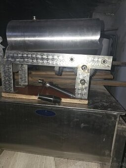 Plnička klobás a miešačka na mäso