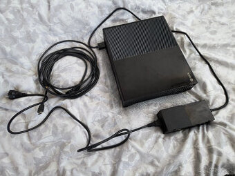 Xbox ONE seria1540. Len konzola a káble.