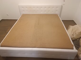 Predám koženú bielu manželskú posteľ s roštom