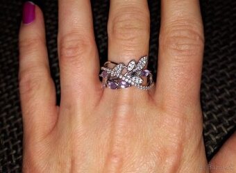 Strieborný prsteň s drahokamom