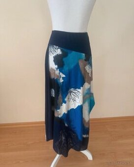 Sukňa jedinečného prevedenia