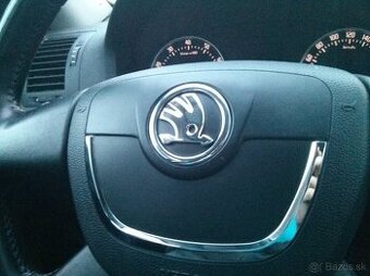 Chromovo cierny znak do volantu ŠKODA nove logo
