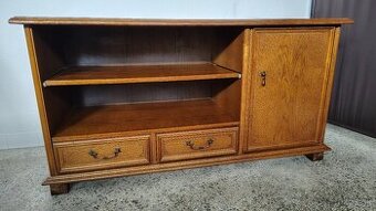 masivni rustikalní komoda, Nábytek s příběhem