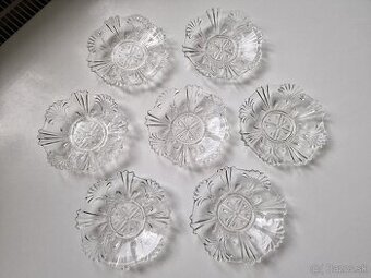 Krásne sklenené dezertné tanieriky – sada 7 ks